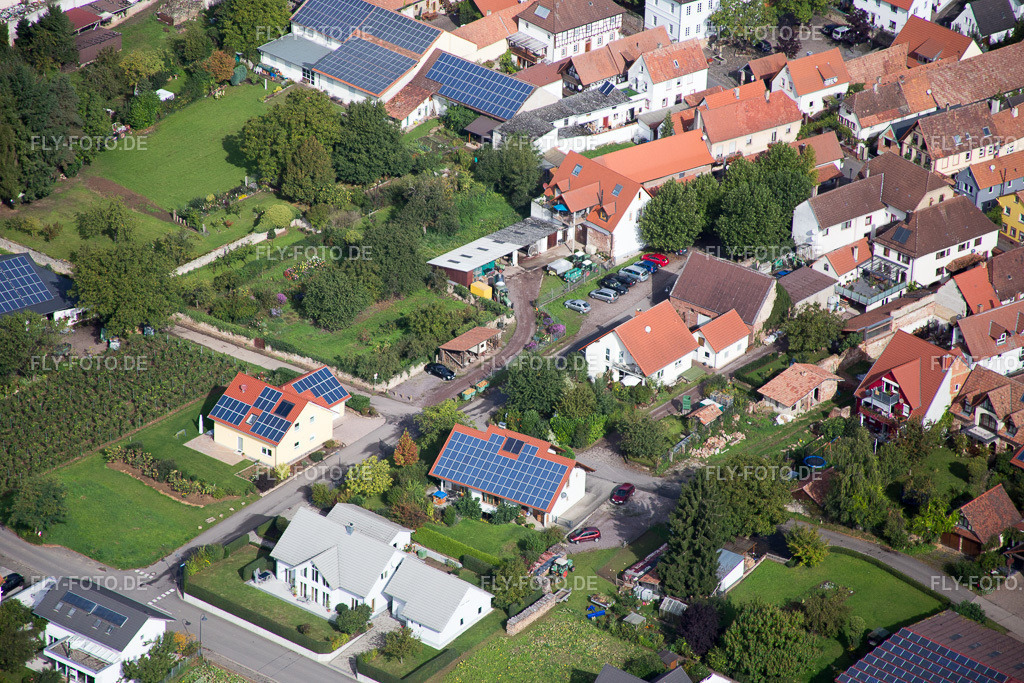 Ortsansicht | Luftbild: Ortsansicht im Ortsteil Heuchelheim in Heuchelheim-Klingen im Bundesland Rheinland-Pfalz in Deutschland. Foto: IMG_072616.jpg vom 19.09.2014 durch Werner Riehm/FLY-FOTO.de - Realisiert mit Pictrs.com