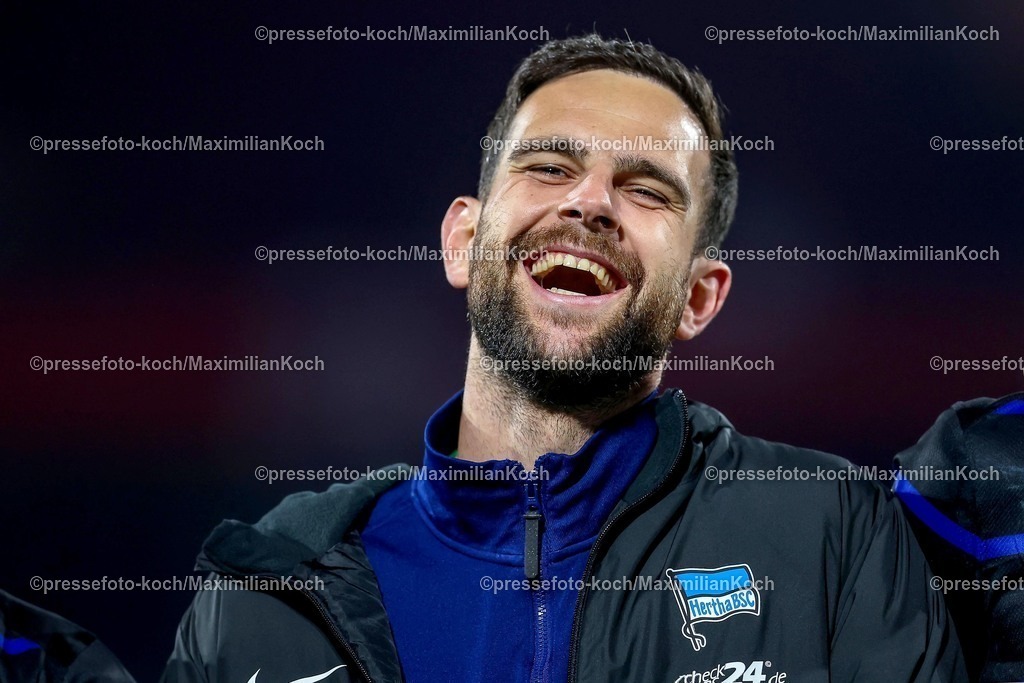 1FC05042502254 | 05.04.2025, Fußball, 1. FC Köln - Hertha BSC, 2.. Fußball Bundesliga, 28. Spieltag, RheinEnergie-STADION, Saison 2024 2025: Freude nach dem Sieg. Torwart Marius Gersbeck (Hertha BSC #35) DFB regulations prohibit any use of photographs as image sequences and or quasi-video.