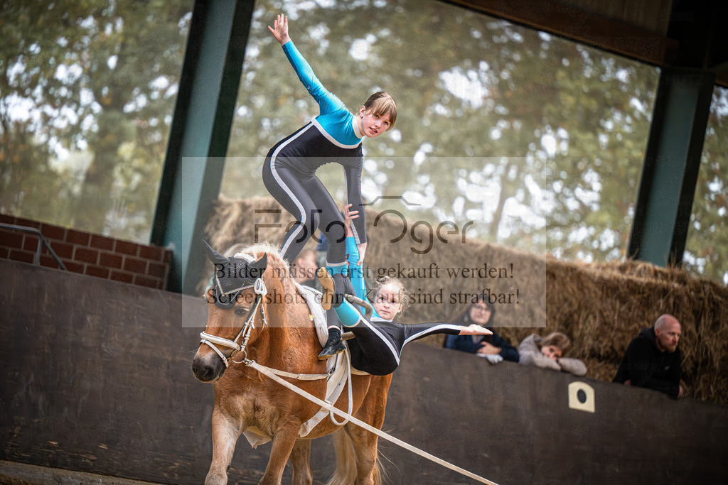 DOS_0203 | Entdecke hochwertige Reitturnierfotos von Foto Oger. Professionell, emotional und authentisch – jetzt Lieblingsmomente im Shop bestellen.Deutschlandweite Turnierfotografie. - Realisiert mit Pictrs.com