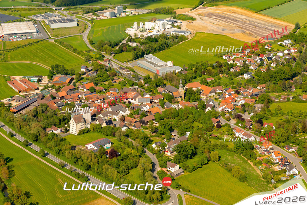 Das Luftbild zeigt :  Großheirath - Die Luftaufnahme wurde 2024 vom UL-Flugzeug aus erstellt ( keine Drohne ) - Hochauflösende Luftaufnahme - Für grossformatige Ausdrucke geeignet. Die Geschenkidee !Mit Lizenz und Bildrechte bestellbar