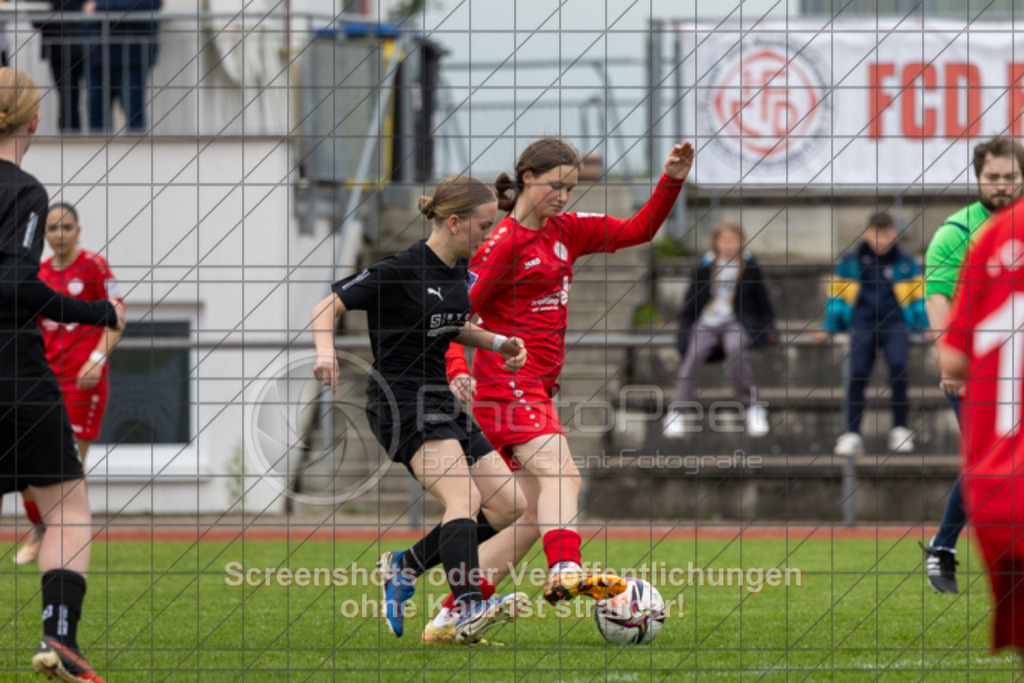 20250426_144056_0398 | #,1.FC Donzdorf (rot) vs. FC Wittlingen (schwarz), Fussball, EnBW-Oberliga B -Juniorinnen, 20. Spieltag, Saison 2024/2025, Rasenplatz, Lautertal Stadion, Süßener Straße 16, 73072 Donzdorf, 26.04.2025 - 14:00 Uhr,Foto: PhotoPeet-Sportfotografie/Peter Harich