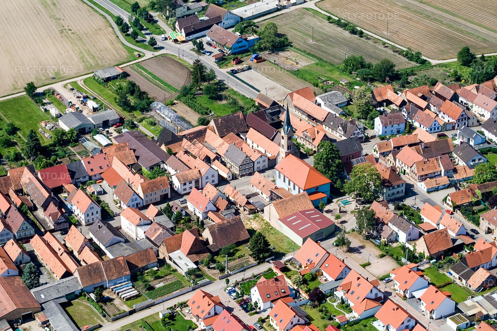 Luftbild: protestantische Martinskirche in Erlenbach bei Kandel im Bundesland Rheinland-Pfalz in Deutschland. Foto: IMG_2321.jpg vom 03.06.2006 durch Werner Riehm/FLY-FOTO.de