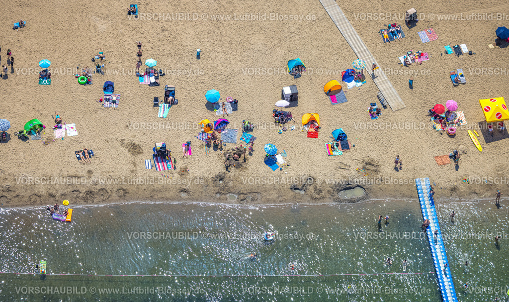 Voerde220702927 | Luftbild, Badegäste und Ponton im Strandbad Tenderingssee, Strandgäste mit Sonnenschirm und Badetuch, Möllen, Voerde, Ruhrgebiet, Nordrhein-Westfalen, Deutschland