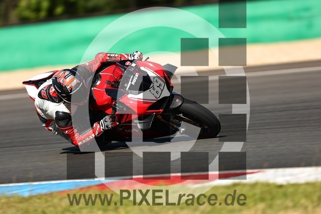 0089-20250829_00197 | Schöne Erinnerungen an spannende Momente - das festzuhalten ist unser Job. PIXELrace.de ist seit 2003 auf den Rennstrecken Europas unterwegs um die Action draußen beim Fahren und die wunderbare Stimmung imm Fahrerlager für euch einzufangen.