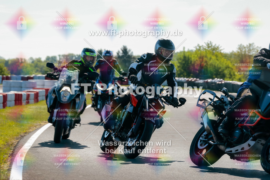 Moto-TeamOBK-21154 | Hier findet Ihr Bilder von Touristenfahrten auf der Nürburgring Nordschleife oder von anderen Veranstaltungen die ich besucht habe. Viel Spass beim Durch Schauen 