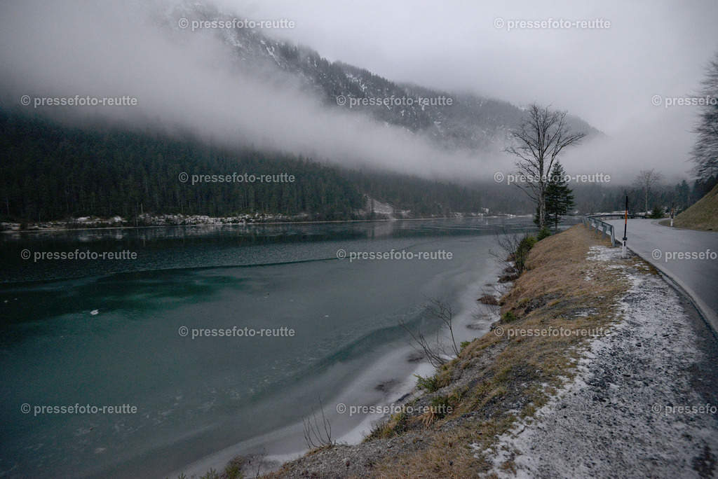 welltvi-plansee-Morgen-Stimmung-trueb-11012020-WTV_0583 | Info aus dem Bezirk Reutte/Ausserfern Tirol sowie eine umfangreiche Bilddatenbank über die gesamte Region: Lechtal, Talkessel Reutte, Tannheimertal, Zwischentoren. Lech, Plansee, Zugspitze, Grenztunnel, B179, Fernpassstraße, Verkehr, Lawinen, Tradition, - Realisiert mit Pictrs.com