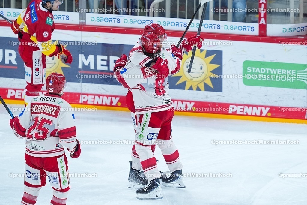 xYDRx20022601008 | 20.02.2026, xydrx, Eishockey, DEL2, Düsseldorfer EG - EV Landshut, PSD Bank Dome Düsseldorf: Torjubel nach dem Tor zum 1:0 für den EV Landshut durch Torschütze Yannick Wenzel (EV Landshut #20) zusammen mit Andreas Schwarz (EV Landshut #25) und Finn Serikow (EV Landshut #8)   Photo: xYannisxDreimannxPressefotoKochx