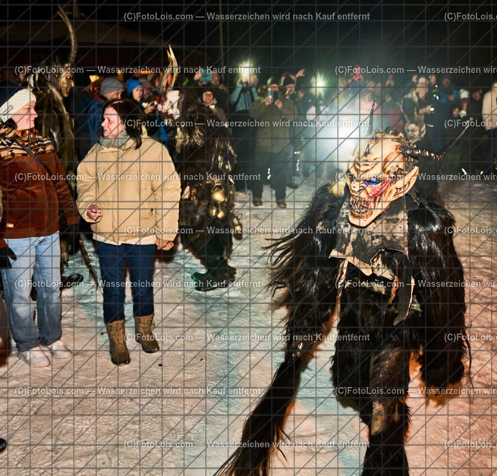 ALP5070_Nacht der Ballone_Gaminger Oetscherteufeln | NACHT DER BALLONE in Lackenhof am Ötscher, Sa 28. Dezember 2024.Mit einer Schauübung der Bergrettung Lackenhof, dem Ballonclub Ötscherland und den Gaminger Ötscherteufeln unter Zusammenarbeit mit der FF Lackenhof, dem Musikverein, dem Pensionistenverband, dem CampingClub, der Schirmbar und Konditorei Czihak, der Fuchswaldhütte und der Pizzeria Venezia, die für die Verköstigung sorgten, sowie der Ötscherliftgesellschaft, der Gemeinde Gaming und dem Ötscher-Tourismusverband.