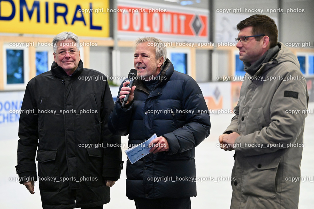 Eishallen Eröffnung Eberstein | Landeshauptmann Kärnten Peter Kaiser, Sport Presse Klub Kärnten Marijan VELIK, Landeshauptmann Stellvertreter Martin Gruber, Eishallen Eröffnung Eberstein, Eishallen Eröffnung Eberstein am 07.12.2024 in Eberstein (Halle Eberstein), Austria, (Photo by Bernd Stefan)