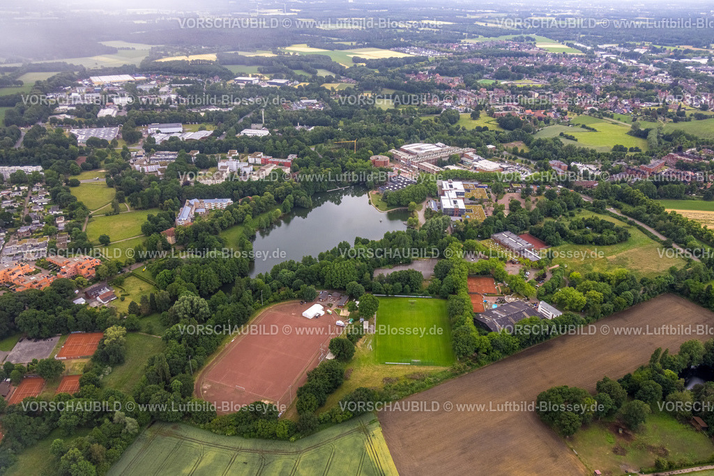 Dorsten220604582 | Luftbild, Flüchtlingsunterkünfte am Sportplatz Barkenberg, Barkenbergsee, Gesamtschule Wulfen, Dorsten, Ruhrgebiet, Nordrhein-Westfalen, Deutschland