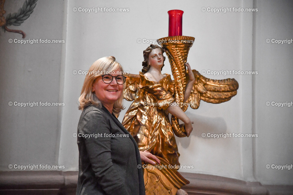 Ursulinenkirche Linz_ Engel_ 06.12.2022-5 | 06.12.2022, Linz, AUT, Ursulinenkirche, im Bild Angelika Stummer (Leiterin der Ursulinenkirche und Citypastoral)