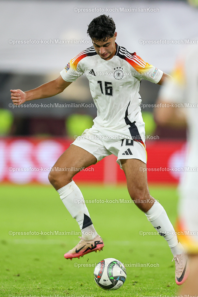 DFB07092402401 | 07.09.2024, Düsseldorf, UEFA Nations League, Deutschland – Ungarn, Merkur Spielarena, Division A, 2024/2025, Gruppe 3: Aleksandar Pavlovic (GER #16)DFB regulations prohibit any use of photographs as image sequences and or quasi-video.