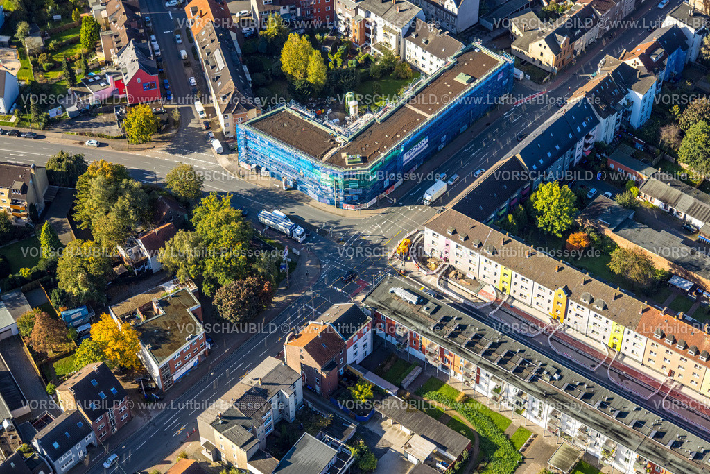Hamm241007091 | Luftbild, Straßenkreuzung Allestraße und Bundesstraße B63, Baustelle mit Neubau Mehrfamilienhaus an der Alleestraße Ecke Richard-Wagner-Straße, Baugerüst und blaue Fassadenverkleidung, Mitte, Hamm, Ruhrgebiet, Nordrhein-Westfalen, Deutschland
