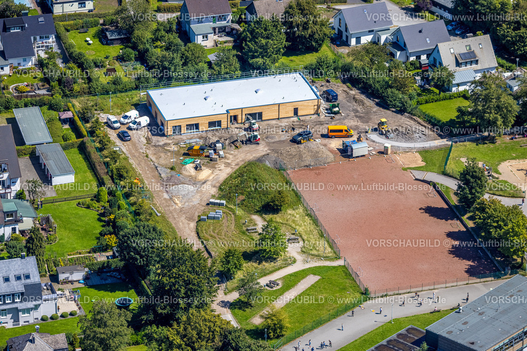 Breckerfeld230801681 | Luftbild, Baustelle und Neubau Kindergarten, Grundschule Breckerfeld, Sportplatz, Breckerfeld, Ruhrgebiet, Nordrhein-Westfalen, Deutschland