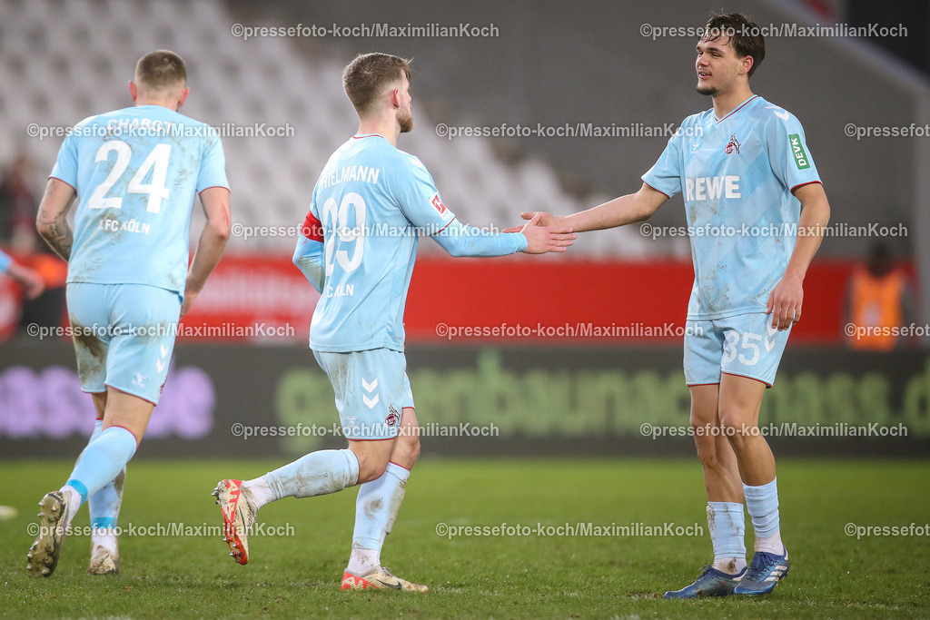 RWE06012401063 | 06.01.2024, Essen, Fußball, Herren, Stadion an der Hafenstraße, Testspiel, Rot-Weiss Essen – 1. FC Köln:  Torjubel nach dem 4:4 Ausgleich durch Jan Thielmann (1.FC Köln). Jubelnd zusammen mit Max Finkgräfe (1.FC Köln)
DFB regulations prohibit any use of photographs as image sequences and or quasi-video.