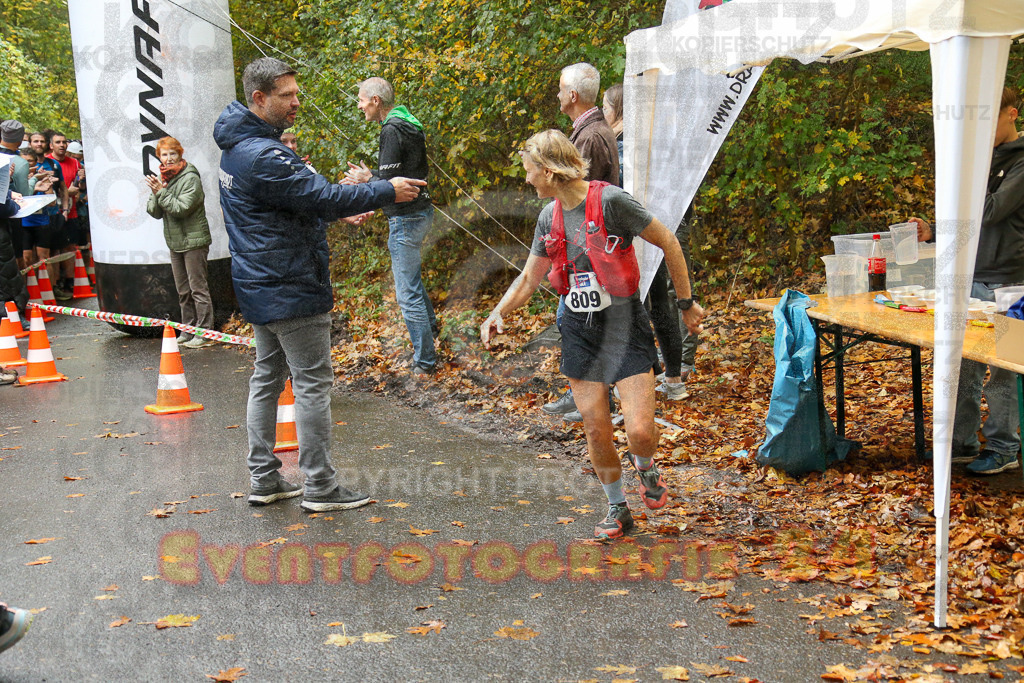 241027_1005_EX1_3450 | Sportfotografie im Rhein-Sieg Kreis, Köln, Bonn, NRW, Rheinland Pfalz, Hessen, etc. Unser Tätigkeitsfeld umfasst den Laufsport vom Volkslauf über den Marathon, Duathlon, Triathon bis zum Ultralauf wie Kölnpfad Ultra oder Schindertrail.