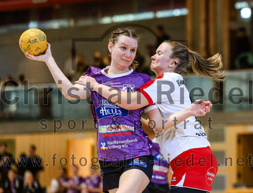 2024-10-13_078_SpVgg_Altenerding_gegen_SC_Freising | Erding, Deutschland, 13.10.2024:Handball, Bezirksoberliga Frauen Altbayern 2024 / 2024, 3. Spieltag, SpVgg Altenerding gegen SC Freising, Endergebnis: 26:35Julia Kranich (SpVgg Altenerding, #9), Franziska Edler (HSG Freising-Neufahrn, #9)Foto: Christian Riedel / fotografie-riedel.net