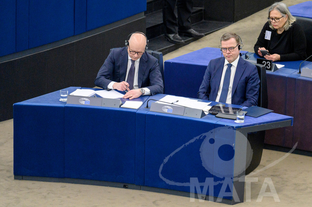 _DWI6330 | Der finnische Ministerpräsident Petteri Orpo hört sich Reden von Europaabgeordneten im Rahmen der Debatte „Das ist Europa“ an in EU Parlement in Straßburg, 13.03.2024 - Realisiert mit Pictrs.com