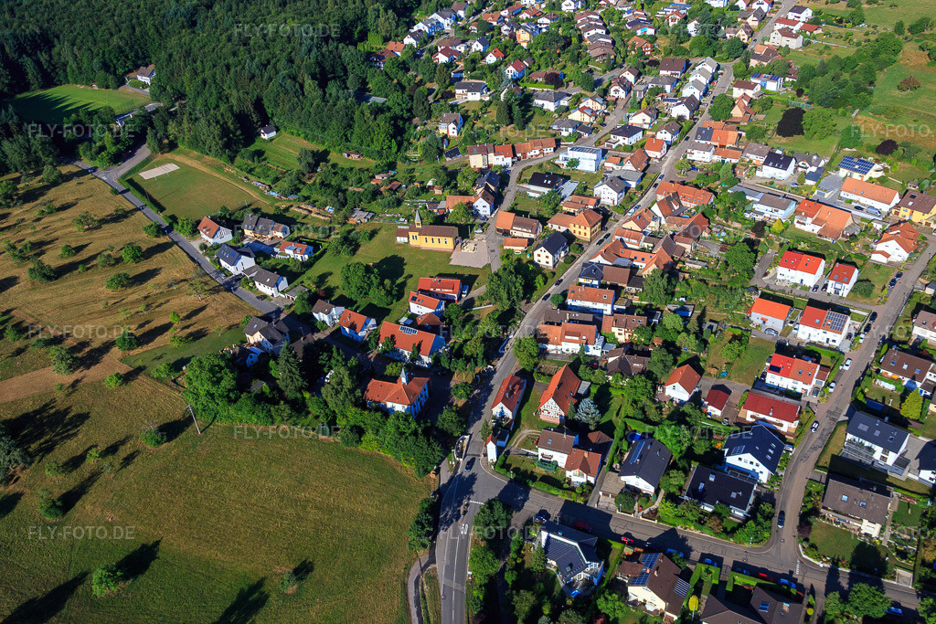 Luftbild: Ortsansicht aus Osten im Ortsteil Schluttenbach in Ettlingen im Bundesland Baden-Württemberg in Deutschland. Foto: IMG_084023.jpg vom 26.07.2015 durch Werner Riehm/FLY-FOTO.de
