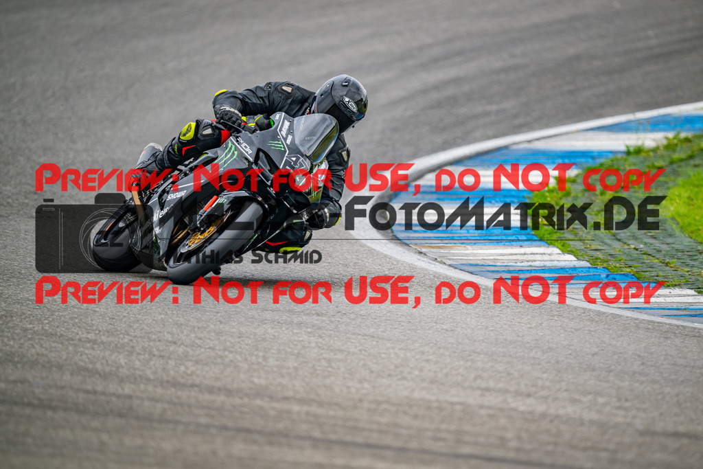 MaZZes_FotoMatrix_240701_6007705_6129 | WEISS