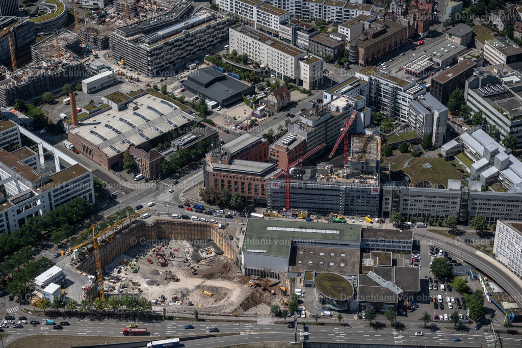 4034735 | STUTTGART 22.07.2020 Baustelle zum Neubau des Hochhaus- Gebäudekomplexes „Porsche Design Tower Stuttgart“ an der Ecke Heilbronner Straße Ecke Siemensstraße am Pragsattel im Ortsteil Feuerbach-Ost in Stuttgart im Bundesland Baden-Württemberg, Deutschland. Weiterführende Informationen bei: Bülow AG,  Dr. Ing. h.c. F. Porsche AG,  Ed. Züblin AG,  Radisson Hospitality, Inc.. // Construction site for new high-rise building complex a??Porsche Towera?? on corner Heilbronner Strasse corner Siemensstrasse in the district Feuerbach-Ost in Stuttgart in the state Baden-Wuerttemberg, Germany. Further information at: Buelow AG,  Dr. Ing. h.c. F. Porsche AG,  Ed. Zueblin AG,  Radisson Hospitality, Inc.. Foto: Gerhard Launer