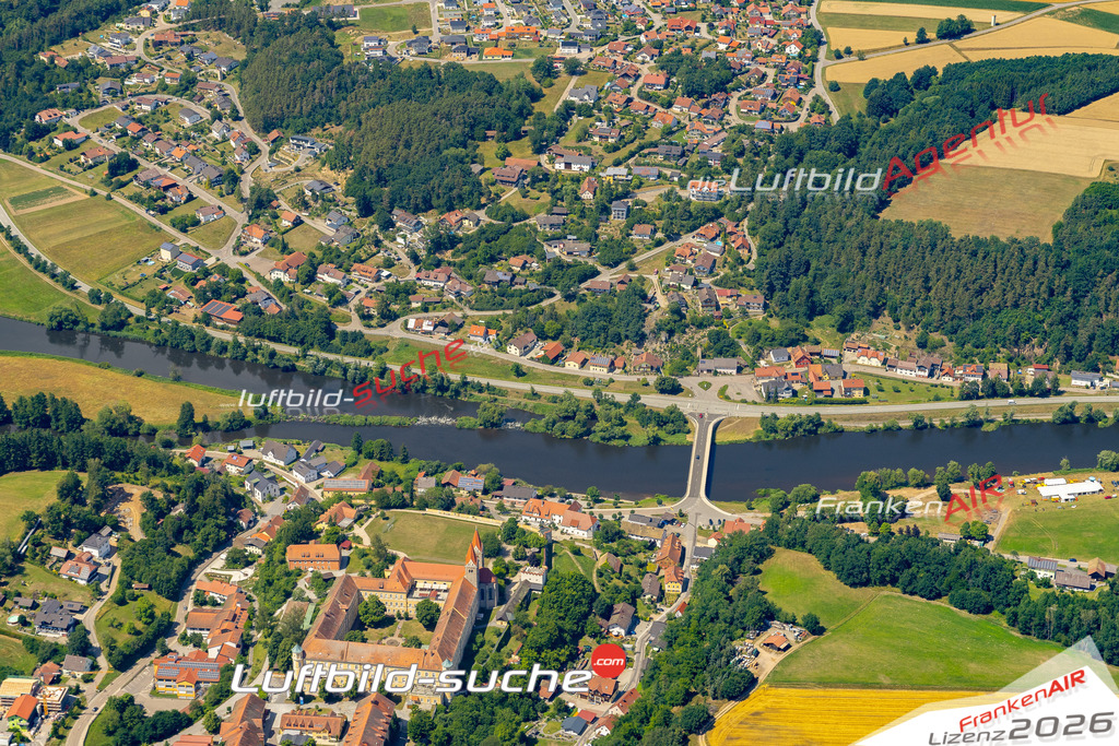 Das Luftbild der Stadt Reichenbach wurde 2022 vom Flugzeug heraus erstellt (keine Drohnen-Aufnahmen) Aufnahmehöhe ca.450 Meter- hohe Bildauflösung und Druck-Qualität. Garantiert!