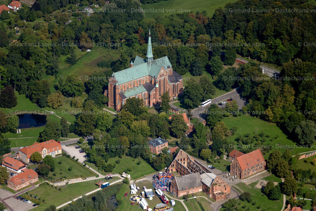 4062092 | BAD DOBERAN 08.09.2021 Kirchengebäude des Münster Doberaner Münster an der Klosterstraße in Bad Doberan im Bundesland Mecklenburg-Vorpommern, Deutschland. // Church building of the cathedral of Doberaner Muenster on Klosterstrasse in Bad Doberan in the state Mecklenburg - Western Pomerania, Germany. Foto: Gerhard Launer