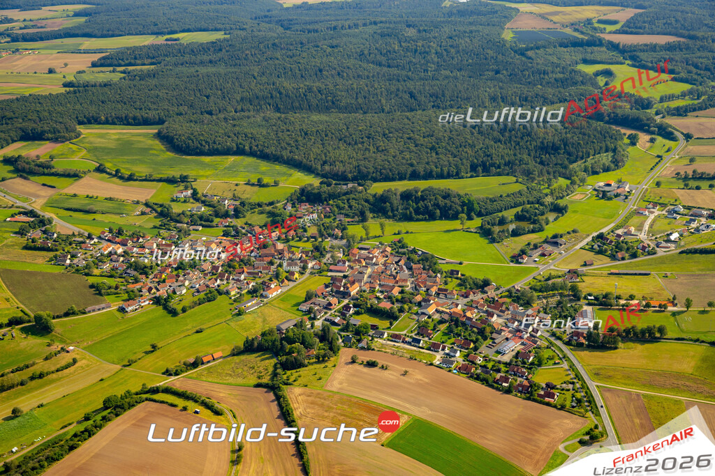 Das Luftbild zeigt :  Ermershausen - Die Luftaufnahme wurde 2024 vom UL-Flugzeug aus erstellt ( keine Drohne ) - Hochauflösende Luftaufnahme - Für grossformatige Ausdrucke geeignet. Die Geschenkidee !Mit Lizenz und Bildrechte bestellbar