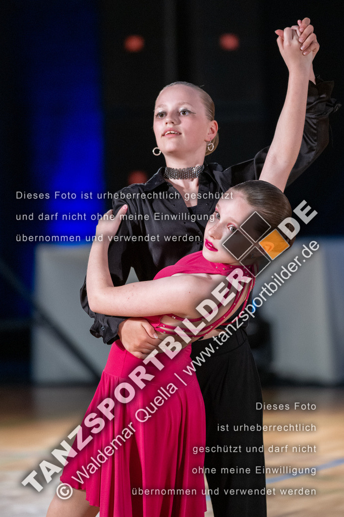 20250503-00768 | Hier finden Sie Tanz Bilder vom Latein und Standard Formationen tanzen. Sportbilder vom Tanzsport. Schöne Fotos und von Weltmeisterschaft, Europameisterschaft, Bundesliga, Regionalliga, Oberliga und Landesliga sowie von GOC Stuttgart, DanceComp, WM Bremen