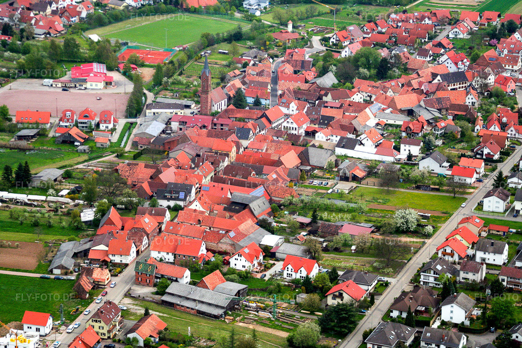 Luftbild: ob. Hauptstr im Ortsteil Kapellen in Kapellen-Drusweiler im Bundesland Rheinland-Pfalz in Deutschland. Foto: IMG_1743.jpg vom 01.05.2006 durch Werner Riehm/FLY-FOTO.de