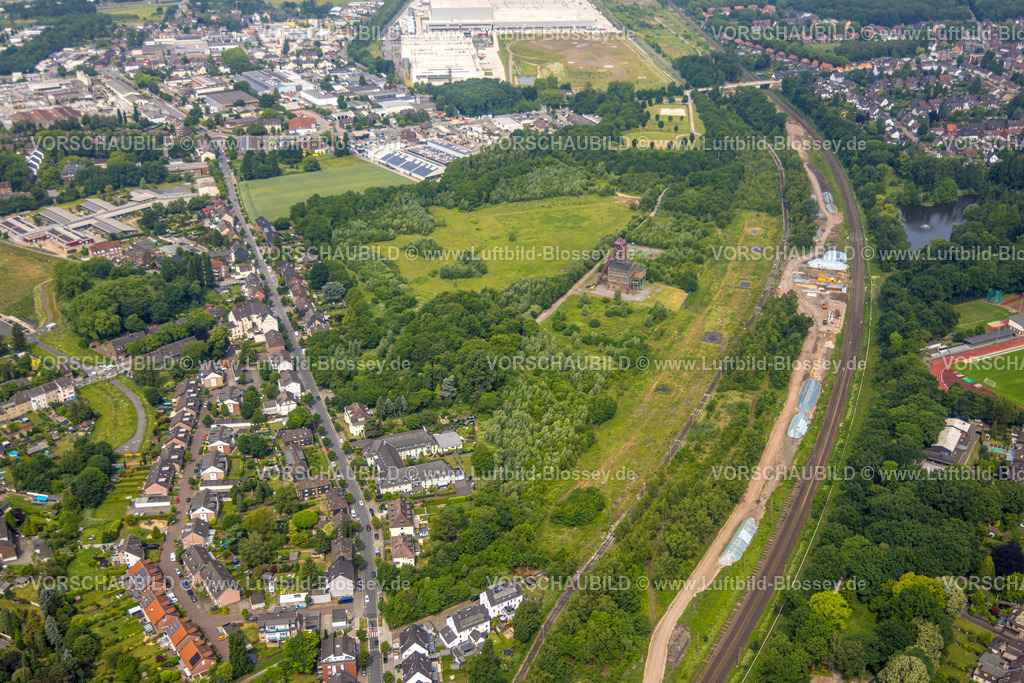 Oberhausen250516180 | Luftbild, Gelände mit historischem Zechenfördergerüst Schacht 1 Zeche Sterkrade, Baustelle, Schwarze Heide, Oberhausen, Ruhrgebiet, Nordrhein-Westfalen, Deutschland