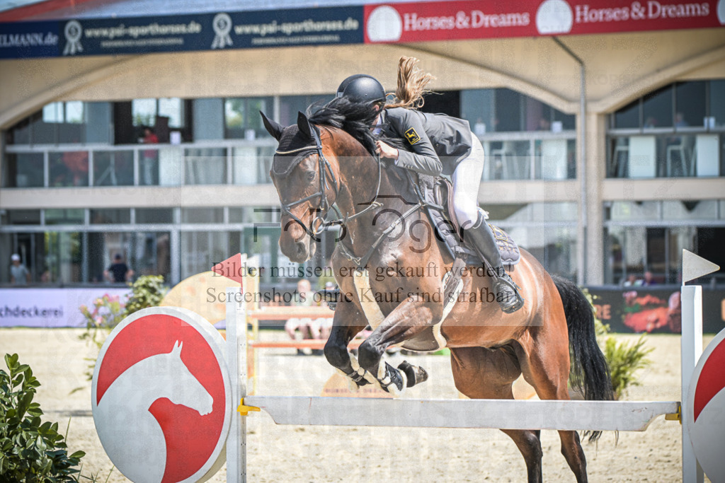 DOS_2806 | Entdecke hochwertige Reitturnierfotos von Foto Oger. Professionell, emotional und authentisch – jetzt Lieblingsmomente im Shop bestellen.Deutschlandweite Turnierfotografie. - Realisiert mit Pictrs.com