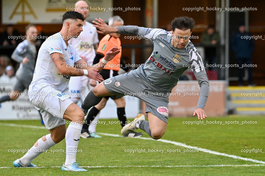SAK vs. ASKÖ Köttmannsdorf | #17 Timo Todor-Kostic SAK, #20 Daniel Hans Genser ASKÖ Köttmannsdorf, Flugeinlage, SAK vs. ASKÖ Köttmannsdorf, SAK vs. ASKÖ Köttmannsdorf am 02.04.2026 in Klagenfurt (Sportpark Welzenegg), Austria, (Photo by Bernd Stefan)