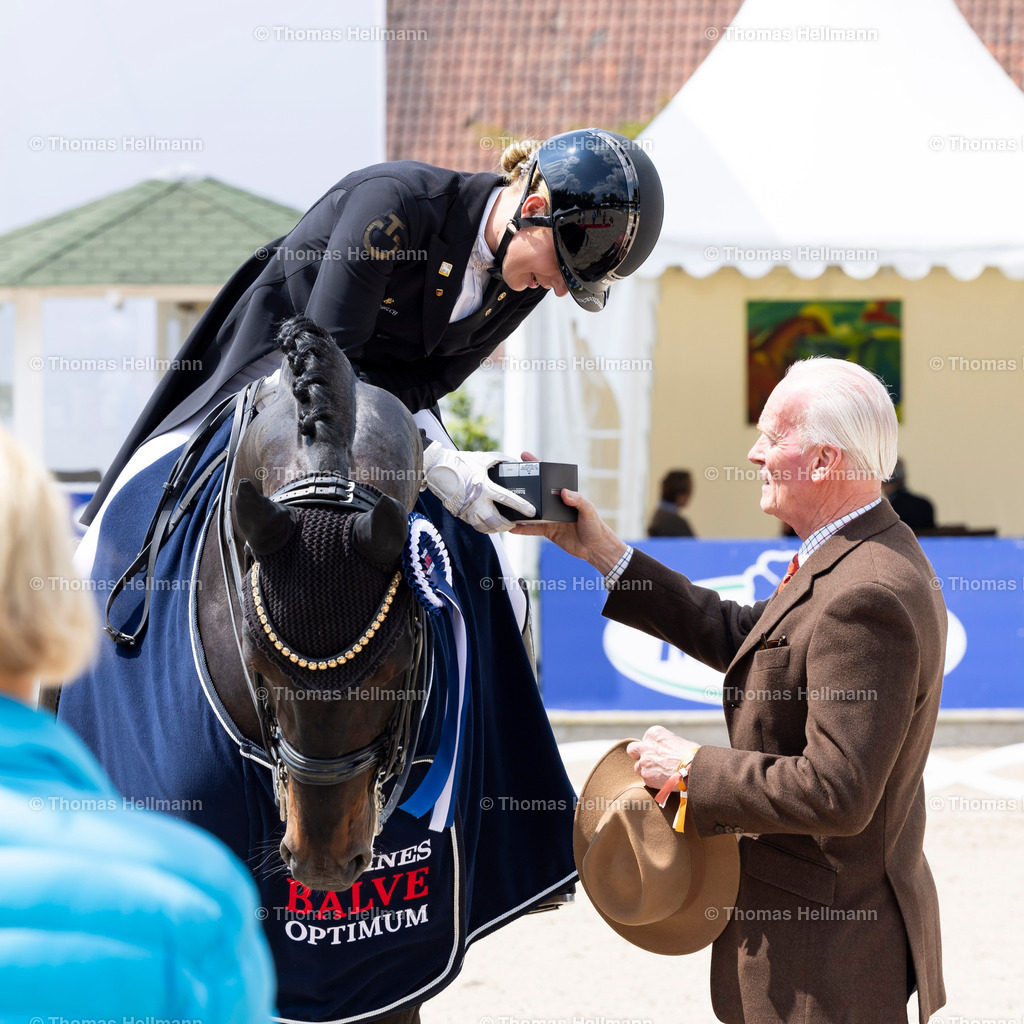 TH_356 Bianca Nowag Aulenbrock_ Fürst Fabrice OLD_19097 | Longines Balve Optimum 2024 am 07.06.24 in Balve, Schloss Wocklum, Thomas Hellmann, 356 Bianca Nowag Aulenbrock, Fürst Fabrice OLD