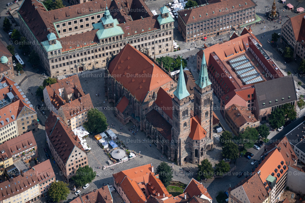 4047463 | NüRNBERG 21.08.2021 Kirchengebäude der St. Sebald - Sebalduskirche an der Winklerstraße im Altstadt- Zentrum der Innenstadt im Ortsteil Altstadt - Sankt Sebald in Nürnberg im Bundesland Bayern, Deutschland. Weiterführende Informationen bei: Evang.-Luth. Kirchengemeinde St. Sebald. // Church building in of St. Sebald - Sebalduskirche on Winklerstrasse in the Old Town- center of downtown in the district Altstadt - Sankt Sebald in Nuremberg in the state Bavaria, Germany. Further information at: Evang.-Luth. Kirchengemeinde St. Sebald. Foto: Gerhard Launer