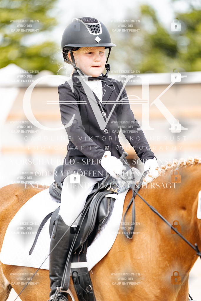 CK904575 | Turnierfotografie Pferdefotografie Trier Rheinland-Pfalz Pferdesport Reitsport Tierfotografie Sportfotografie Pferdevideo Pferdevideografie Equestrianvideography equestrianphotography  - Realisiert mit Pictrs.com