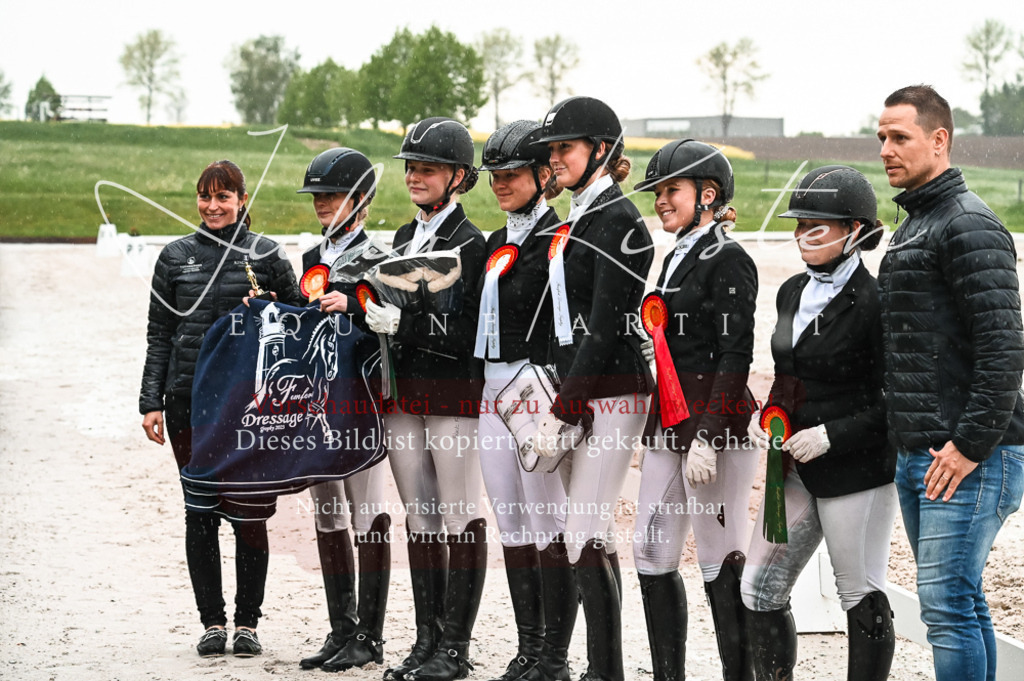 DSC_4774 | Pferde- und Turnierfotografie in Westsachsen. Pferdeportraits, Auftragszeichnungen und intuitive Kunst.