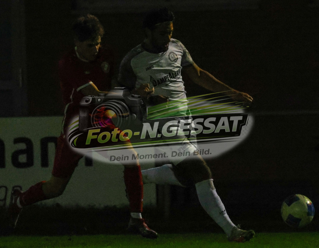 Bünder SV - FC RW Kirchlengern II | Auf dem Bild zu sehen: weiß Bünder SV: Batuhan Kaymak ; rot FC RW Kirchlengern II: Nicolas Pohl Bünder SV, FC RW Kirchlengern II, Saison 26/27, Kreisliga A, Bünde, Deutschland - Realisiert mit Pictrs.com