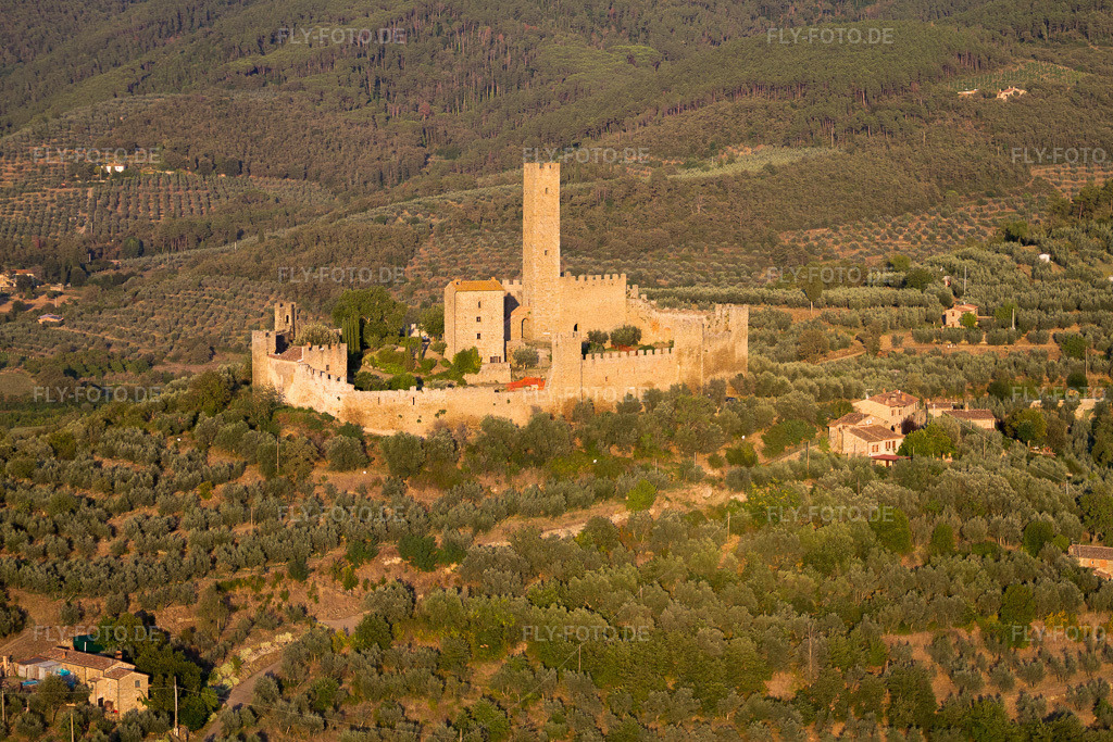 Luftbild: Ortsansicht in Poggiolo im Bundesland Toscana in Italien. Foto: IMG_43851.jpg vom 29.07.2011 durch Werner Riehm/FLY-FOTO.de