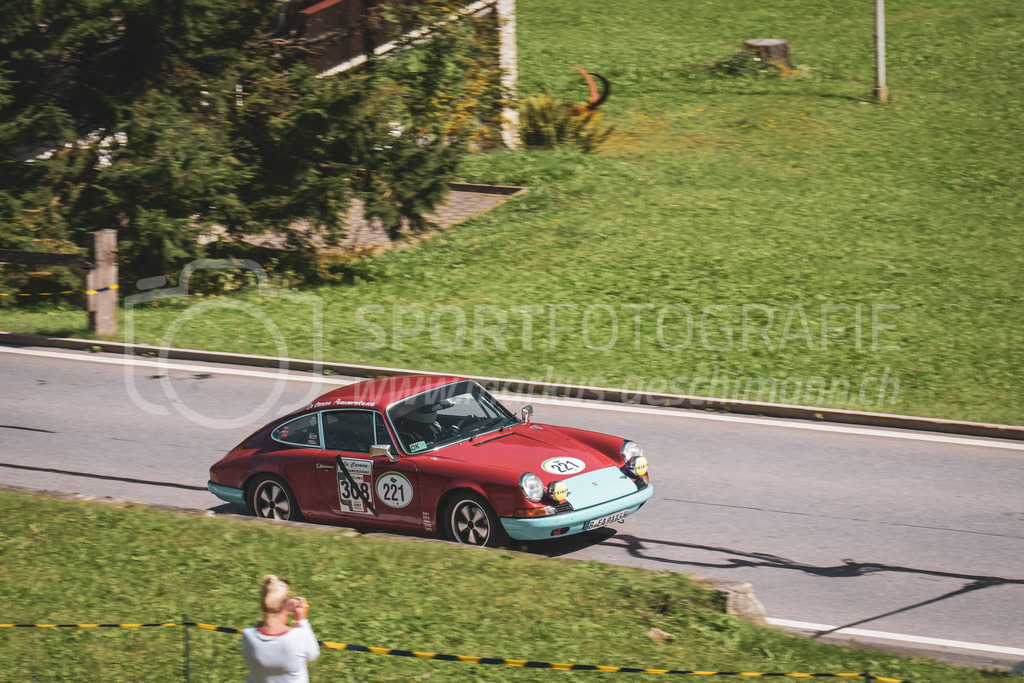 21. Arosa ClassicCar 2025 - 6. =September= 2025 | Marcel Adelmann aus Zürich (SUI) in einem Porsche 911 aus dem Jahre 1969 mit Startnummer 221 am Arosa ClassicCar 2025 in der Kategorie Classic Trophy..@arosaclassiccar, @arosa.official, #arosaclassiccar, #arosa, #76curves, #classiccarBild: Sportfotografie Markus Aeschimann | www.markus-aeschimann.ch - Realisiert mit Pictrs.com