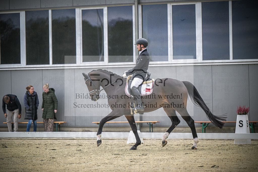 DOS_0007 | Entdecke hochwertige Reitturnierfotos von Foto Oger. Professionell, emotional und authentisch – jetzt Lieblingsmomente im Shop bestellen.Deutschlandweite Turnierfotografie. - Realisiert mit Pictrs.com
