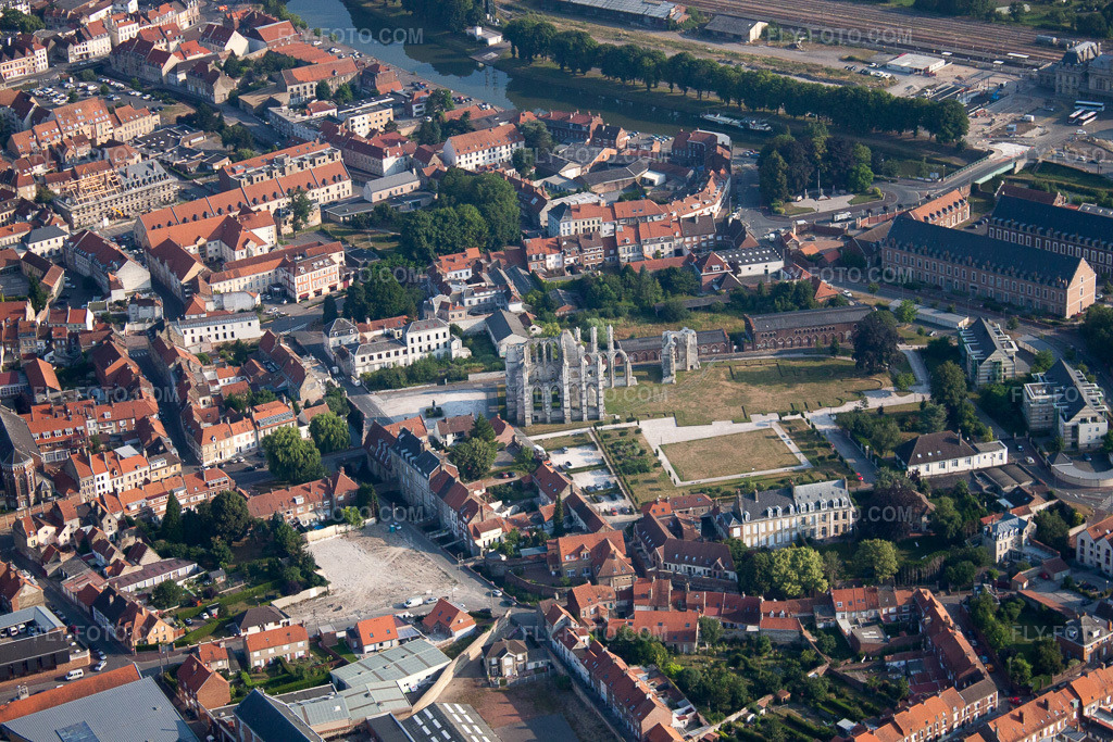 Aerial view: View of the town in the district Maillebois-Peintres in Longuenesse in the state Pas de Calais, France.Photo: IMG_58940.jpg taken on 07/22/2013 by Werner Riehm/FLY-FOTO.comResolution of the original: 4752 x 3168 px