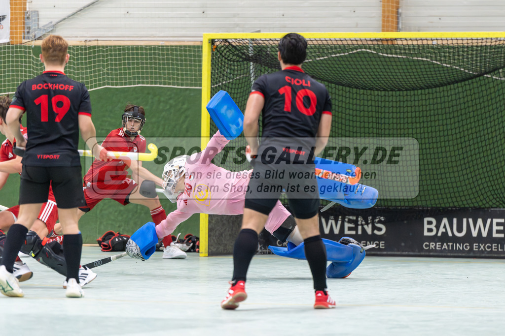 SFE_20251213_0127 | Köln, Deutschland, 13.12.2025:  Hockey 1. Bundesliga Herren Rot-Weiss - DSD Düsseldorf im KTHC Stadion Rot-Weiss Köln Tennis and Hockey Club am 13.12.2025 in Köln, Deutschland. (Foto von Fehrmann)Köln, Germany, 13.12.2025: Hockey 1. Bundesliga Herren Rot-Weiss - DSD Düsseldorf in KTHC Stadion Rot-Weiss Köln Tennis and Hockey Club at 13.12.2025 in Köln, Deutschland. (Foto from Fehrmann)