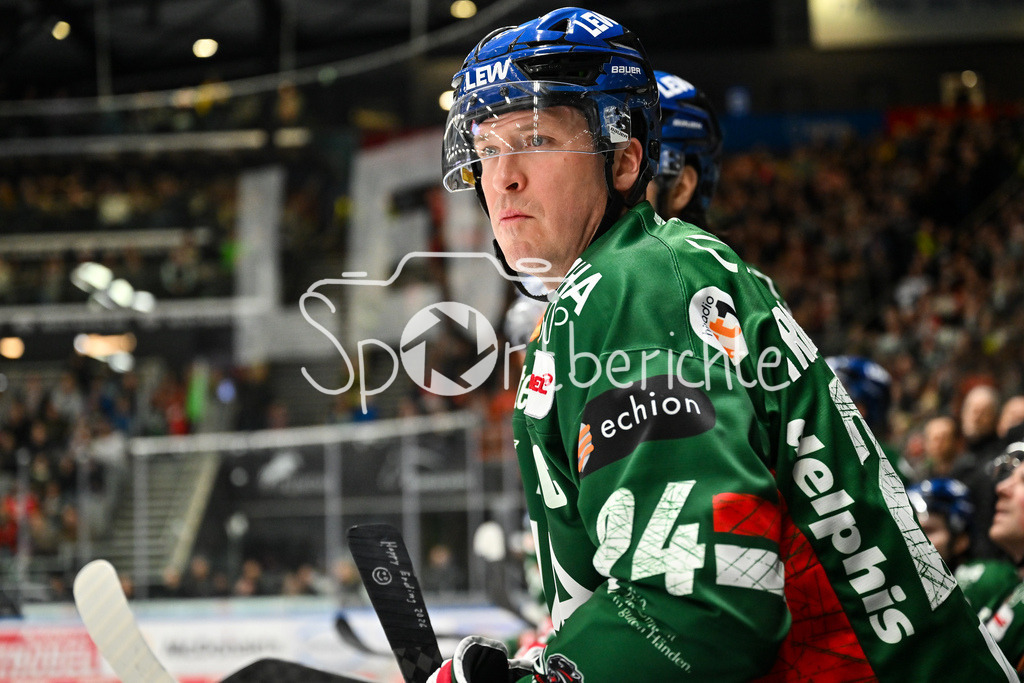 Augsburger Panther - Grizzlys Wolfsburg | AUGSBURG, GERMANY - 15. MARCH: im Bild T. J. TREVELYAN (Augsburger Panther 24) / Einzelfoto / Freisteller während dem Match zwischen den Augsburger Panthern und den Grizzlys Wolfsburg am 52. Spieltag der Penny DEL im Curt Frenzel Stadion