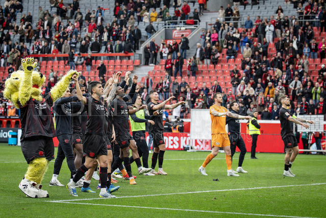 German Bundesliga, Bayer 04 Leverkusen vs. VfL Wolfsburg, 04.04.2026 | LEVERKUSEN, GERMANY - APRIL 4, 2026 :  The team of Bayer 04 Leverkusen celebrates after their 6:3 win after the German Bundesliga match on gameday 28 between Bayer 04 Leverkusen vs. VfL Wolfsburg at BayArena on April 4, 2026 in Leverkusen, Germany. DFL REGULATIONS PROHIBIT ANY USE OF PHOTOGRAPHS AS IMAGE SEQUENCES AND/OR QUASI-VIDEO.