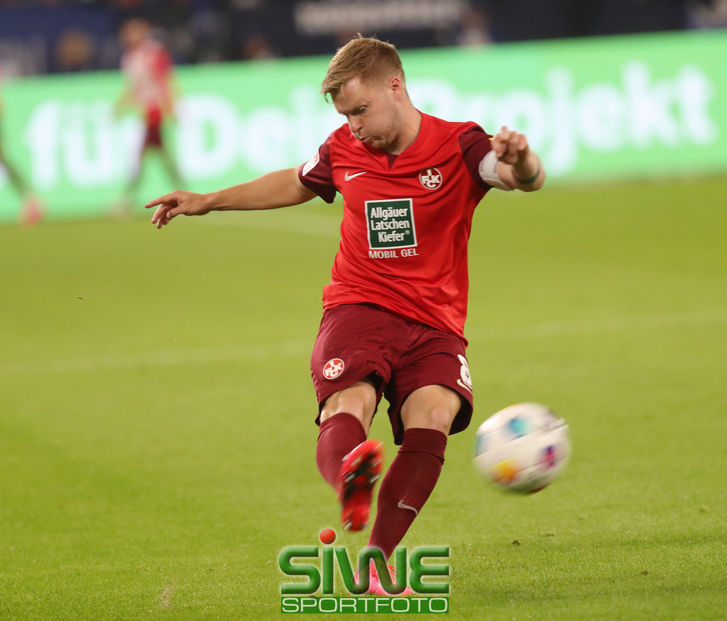 2.Fussball-Bundesliga  :  FC Schalke 04----1.FC Kaiserslautern    2.Sptg. | 05.08.2023  Fussball,GER, Saison 2023/2024;   2.Bundesliga;        2. Spieltag
FC Schalke 04---1.FC Kaiserslautern :  Jean Zimmer (8/1.FCK)  in Aktion.

DFL REGULATIONS PROHIBIT ANY USE OF PHOTOGRAPHS AS IMAGE SEQENCES AND/OR QUASI-VIDEO. - Realisiert mit Pictrs.com