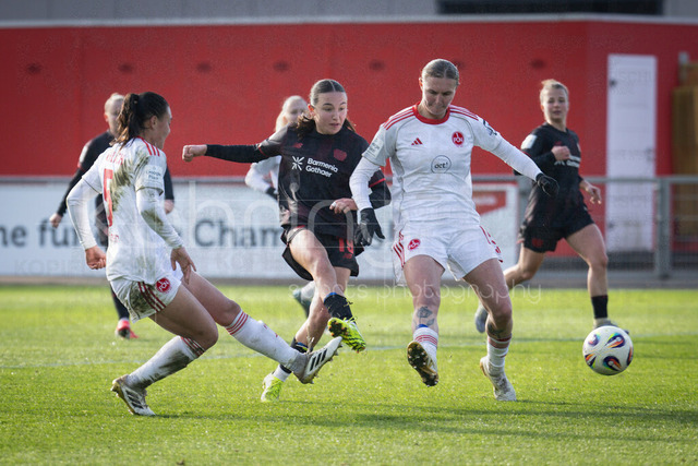Frauen Fußball-Bundesliga; Bayer 04 Leverkusen - 1. FC Nürnberg, 31.01.2026 | Loreen Bender (Bayer 04 Leverkusen, 19) trifft zum 3:0; Bayer 04 Leverkusen - 1. FC Nürnberg an Spieltag 16 der Google Pixel Frauen-Bundesliga am 31.01.2026 im Ulrich-Haberland-Stadion in Leverkusen (Nordrhein-Westfalen). DFL REGULATIONS PROHIBIT ANY USE OF PHOTOGRAPHS AS IMAGE SEQUENCES AND/OR QUASI-VIDEO.
