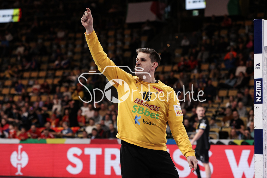 Serbien - Montenegro | Montenegro Keeper Nebojsa SIMIC (MNE #16) in Aktion / Freisteller / Einzelfoto / Jubel / Freude / Happy