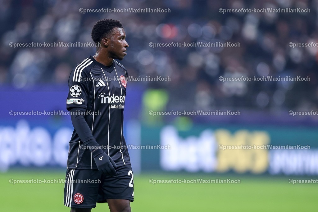 UCL26112502095 | 26.11.2025, Fußball, UEFA Champions League, Eintracht Frankfurt - Atalanta Bergamo, Deutsche-Bank-Park (Frankfurt am Main), 5. Spieltag, Saison 2025 2026: Aurelio Buta&nbsp;(Eintracht Frankfurt #24)  Regulations prohibit any use of photographs as image sequences and or quasi-video.