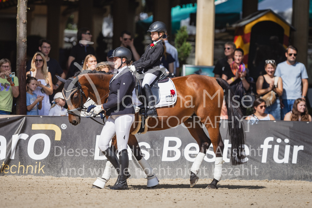 230910_OWLCh_Führzügel-112 | Deine schönsten Turniermomente als professionelle Fotos! Entdecke hochwertige Pferdesport-Fotografie im Online-Shop. Jetzt Fotos finden & bestellen!